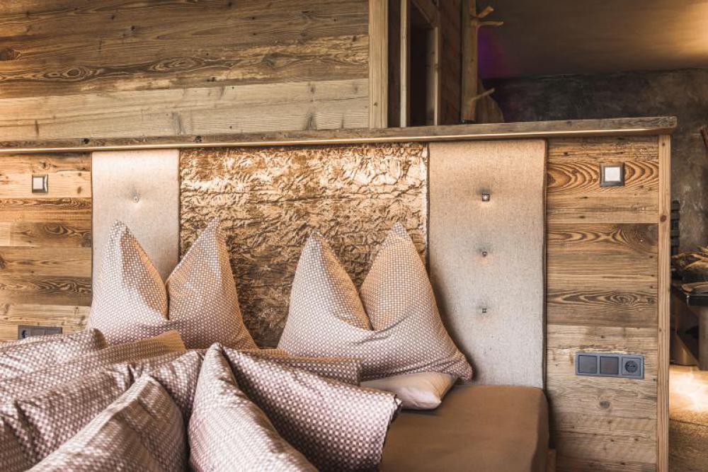 Bedroom with star-sky in the new luruy lodges