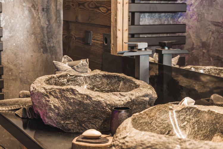 Findlinge aus dem eigenen Grundstück in der Luxury Lodge