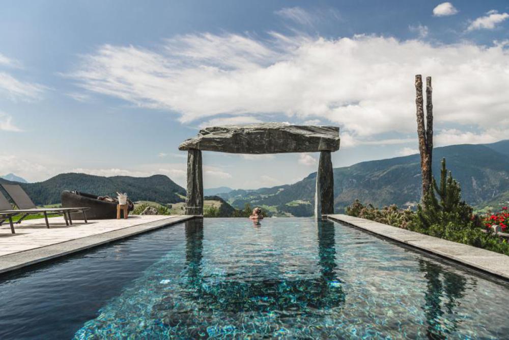 Outdoor-Infinity Pool