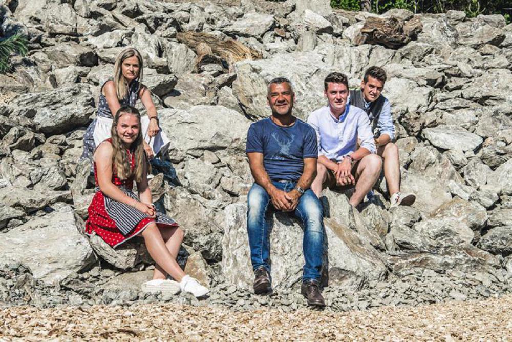 Eure Gastgeber: Walter & Rosamunde mit Elias, Hannes & Hannah