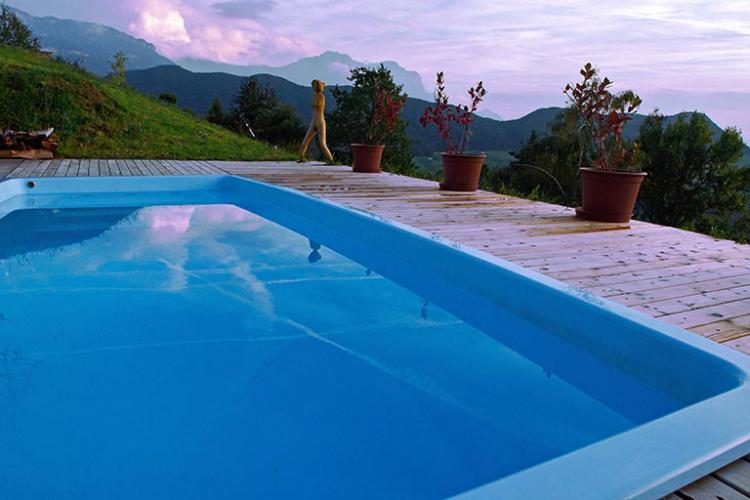 Panoramapool mit Massagedüsen