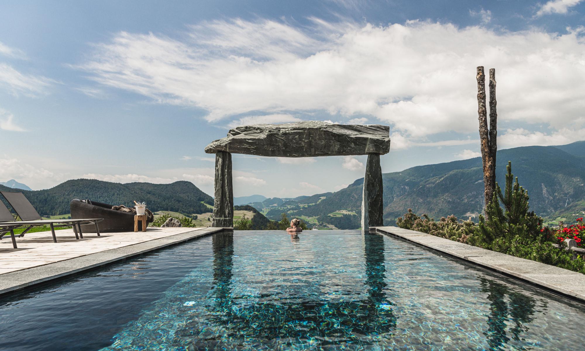 Outdoor-Infinity Pool